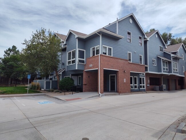 Building Photo - 1330 S Monaco Street Pky
