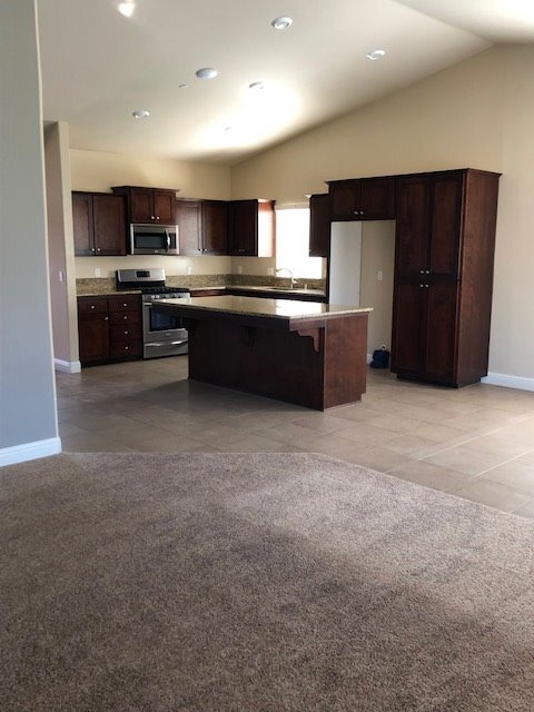 Building Photo - Large 4 Bedroom/2 Bath Home with Solar in Gossamer Grove - $2595 Per Month!