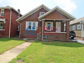 Building Photo - Two Bedroom House