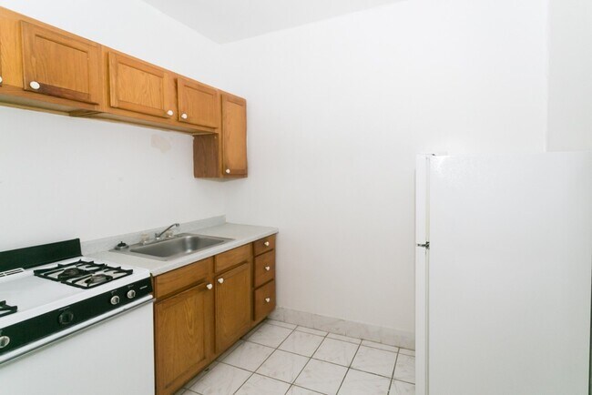 Building Photo - 4856 N Damen Ave