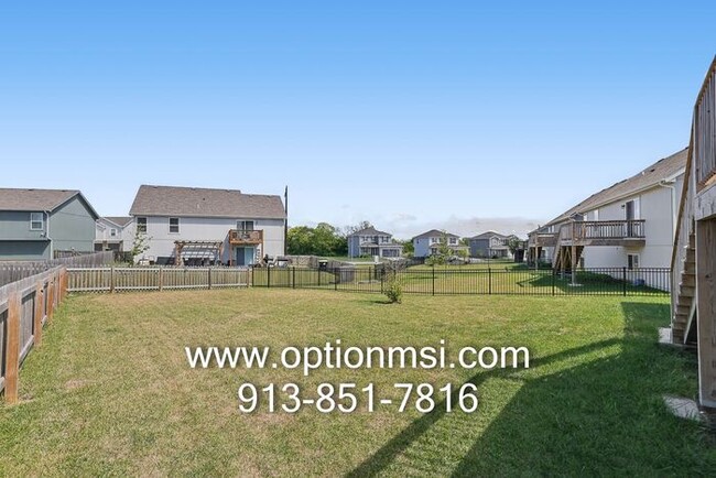 Building Photo - Beautiful 3-Bedroom Home with Modern Finishes & Fantastic Amenities!
