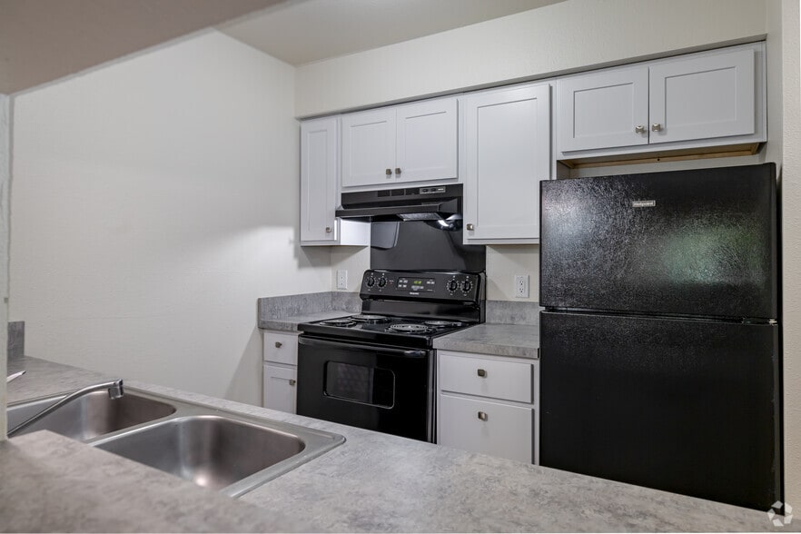 Hampton - Kitchen - Benson Hills Apartments