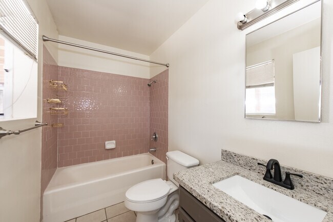 Building Photo - 4598 W 18th Ln
