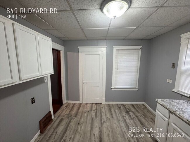 Building Photo - 849 Rudyard Rd