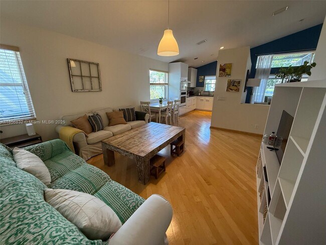 Building Photo - 944 Savannah Falls Dr