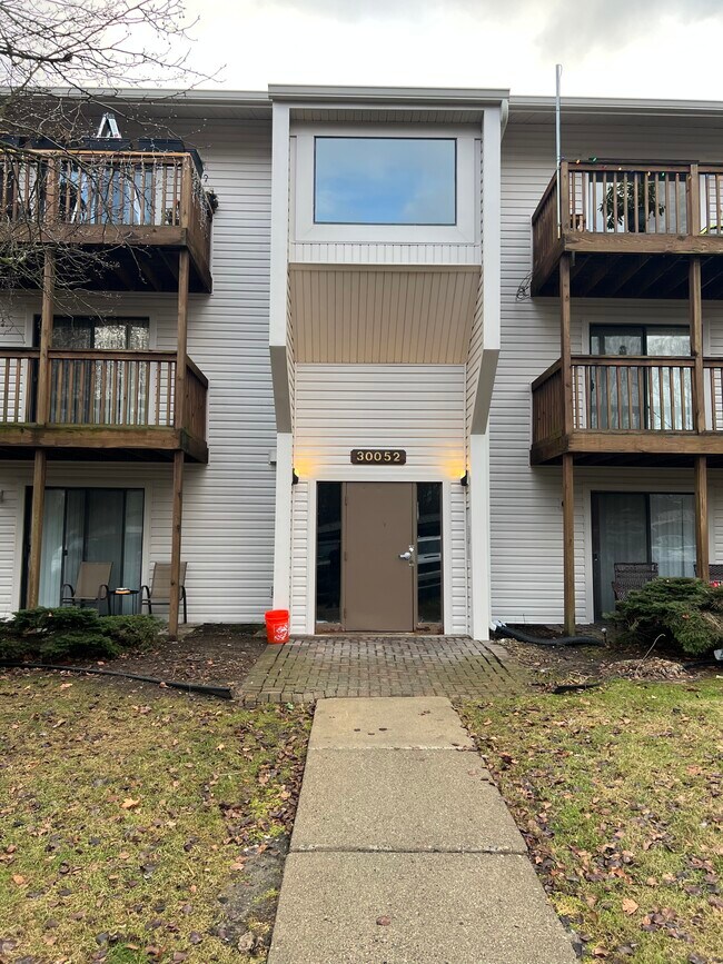 Building Entrance - 30052 W 12 Mile Rd