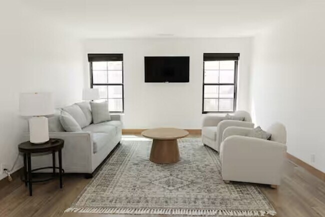 Primary Photo - Vineyard Investors - 2