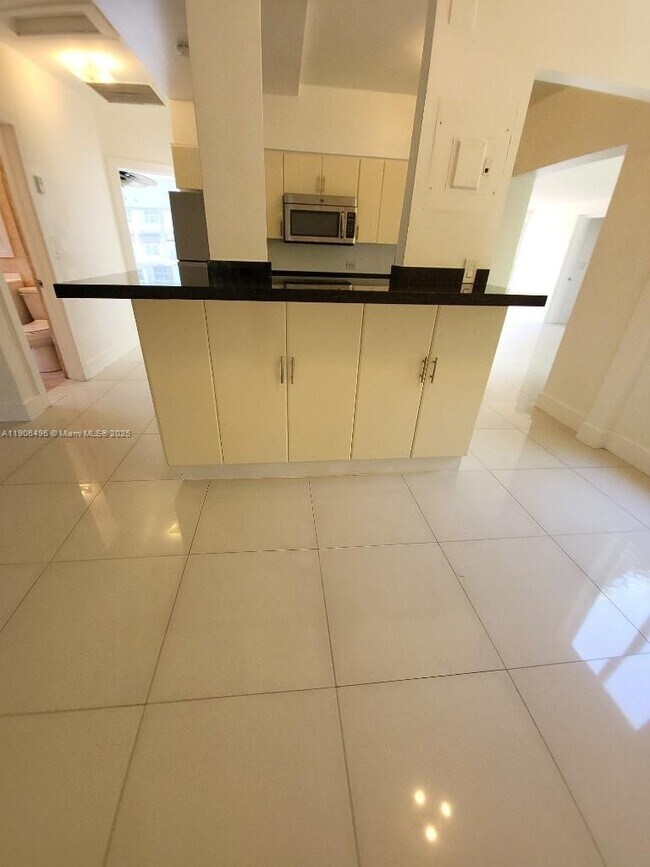 Building Photo - 7707 Hawthorne Ave