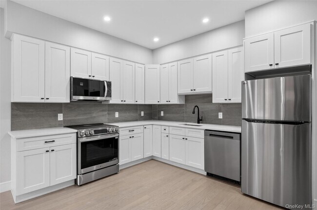 Building Photo - 10 Market St