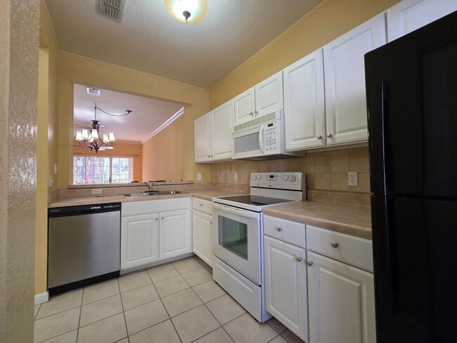 Building Photo - FOR RENT, 2 bedroom 2.5 bathroom townhouse