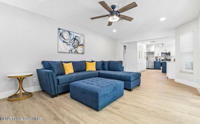 Building Photo - 6765 Angeles Rd