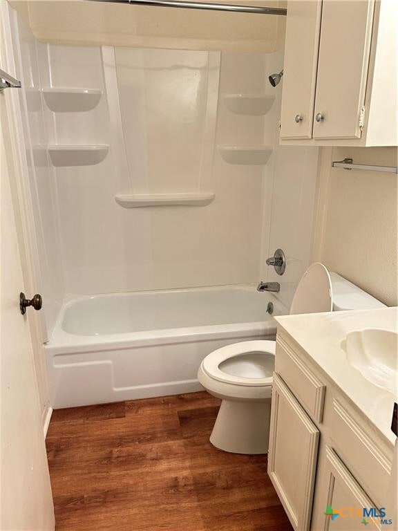 Building Photo - 1051 Country Club Dr