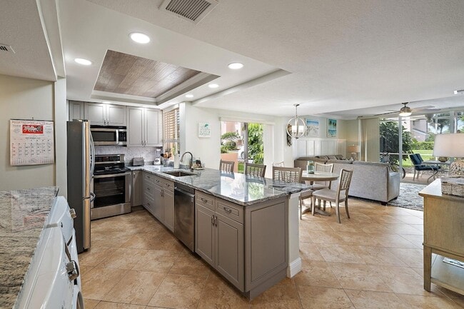 Building Photo - 353 S US Hwy 1