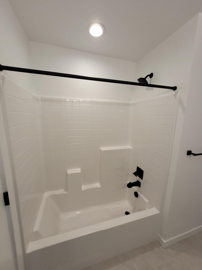 Building Photo - Stunning Newer Home In Caldwell!