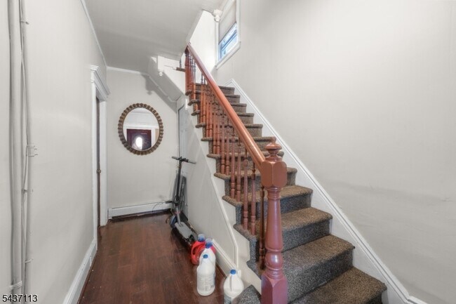 Building Photo - 185 N 18th St