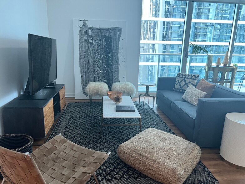 Building Photo - 300 S Biscayne Blvd