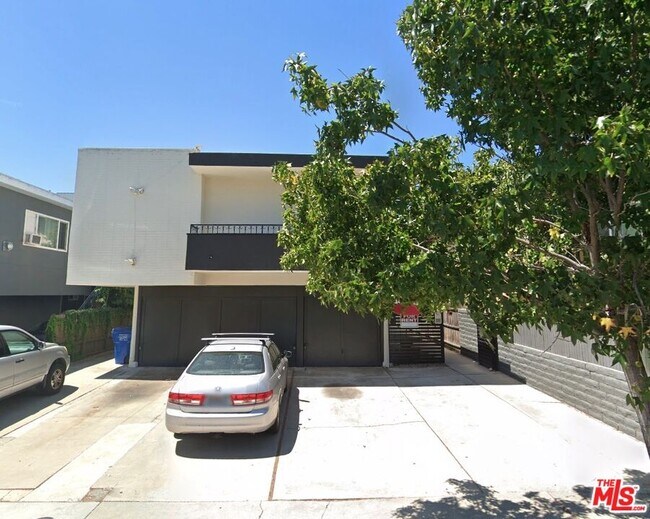 Building Photo - 3707 Kelton Ave