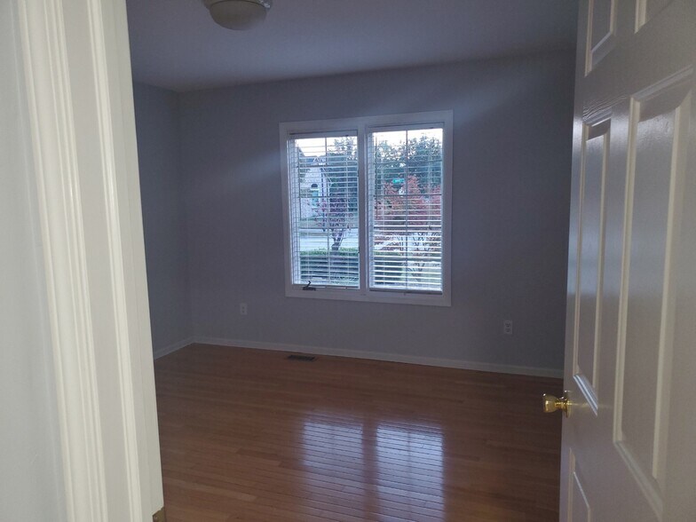 Building Photo - 50262 Barrett Dr