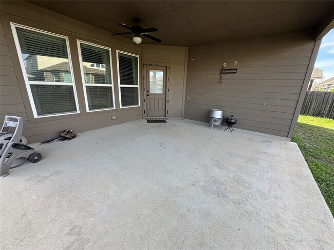 Building Photo - 273 Everglade Dr