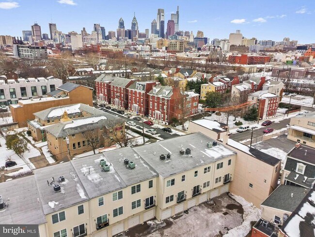 Building Photo - 715 Brown St