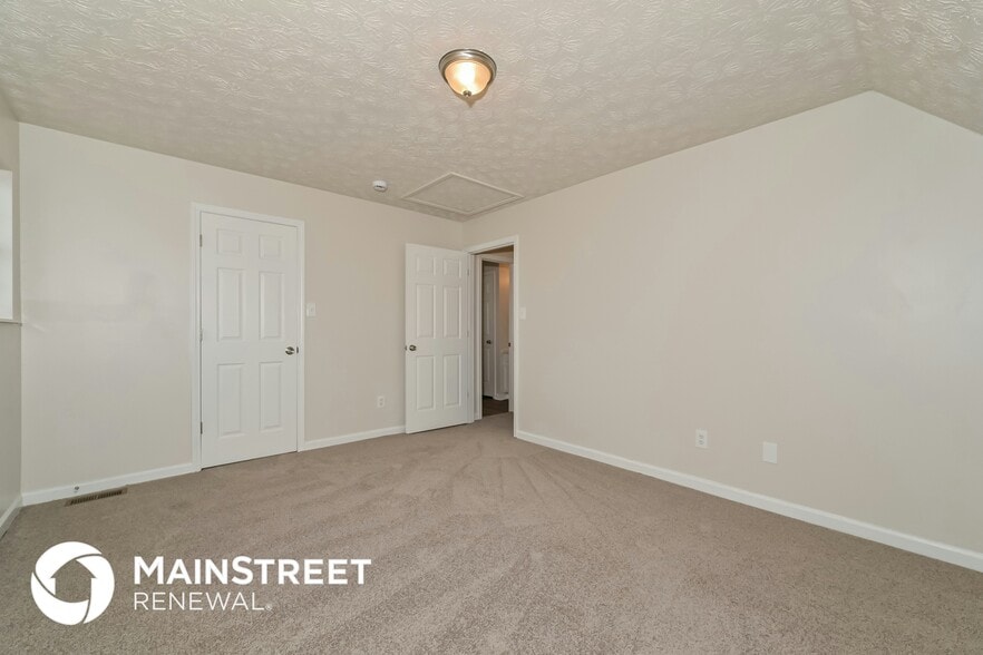 Building Photo - 8231 Oak Terrace Ln