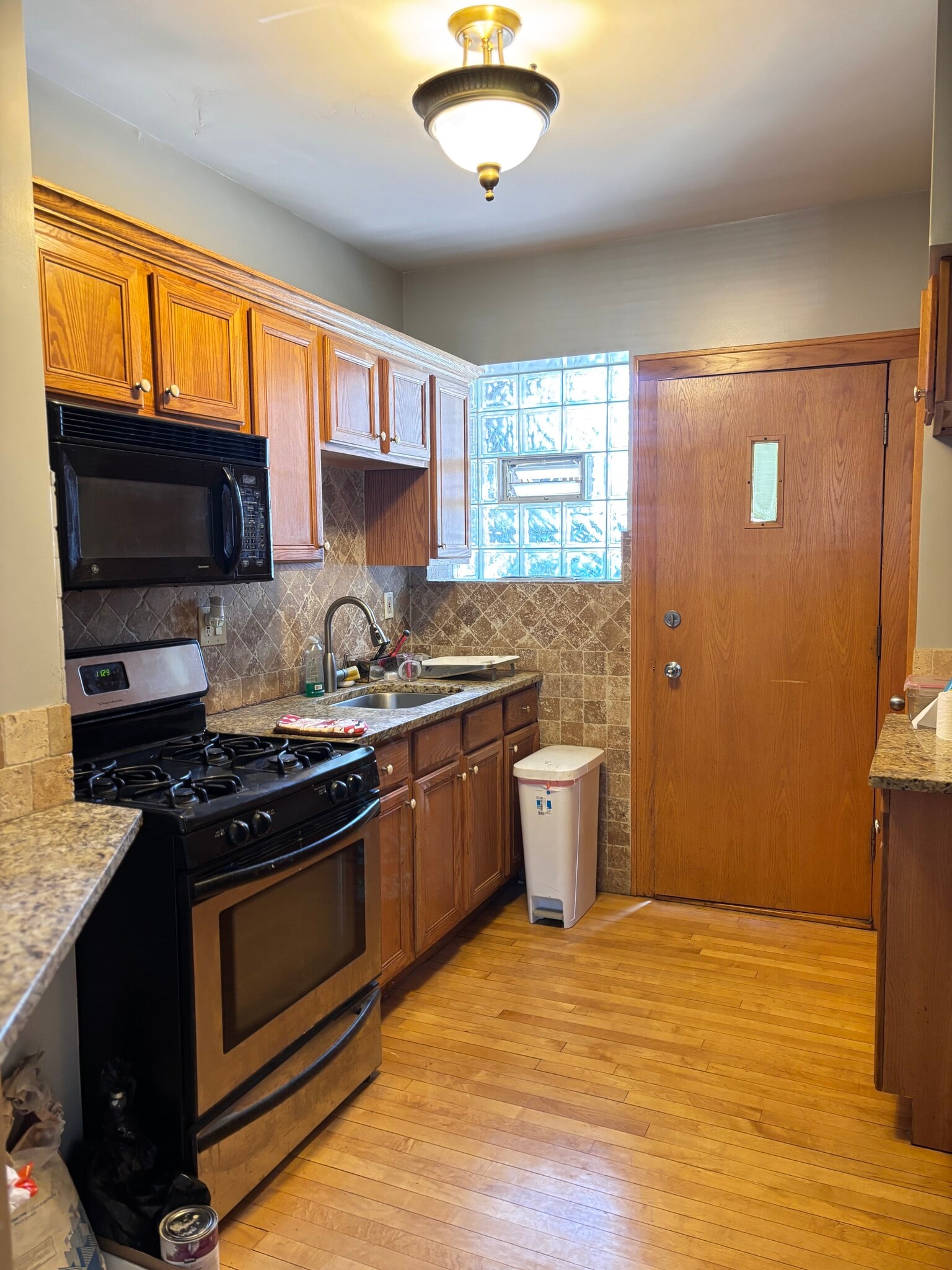 kitcken - 2421 W Hollywood Ave