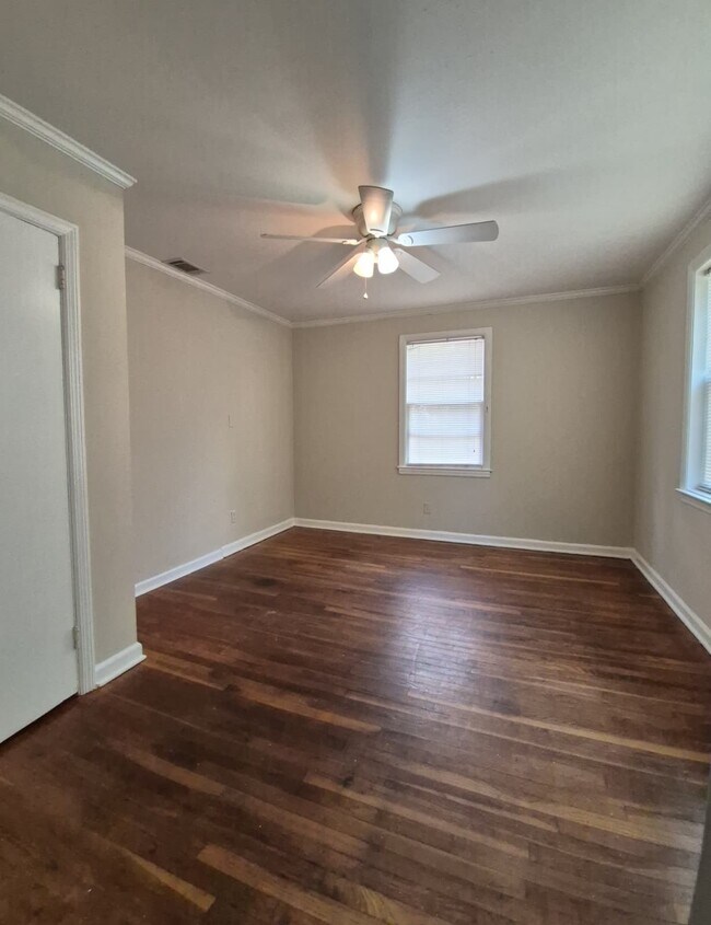 Building Photo - 206 W 60th St