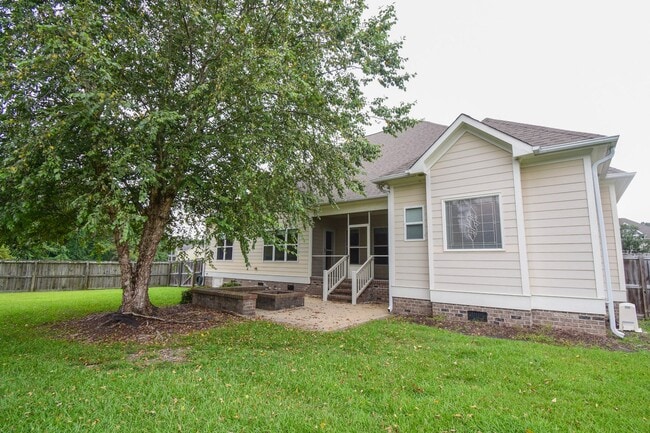 Building Photo - 4 Bedroom 2.5 Bathroom- Small Dogs Considered