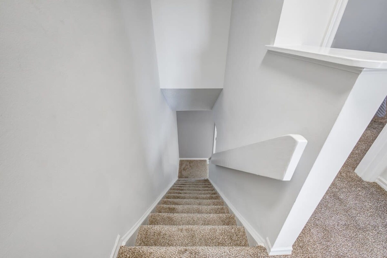 Building Photo - 603 Shorewood Dr