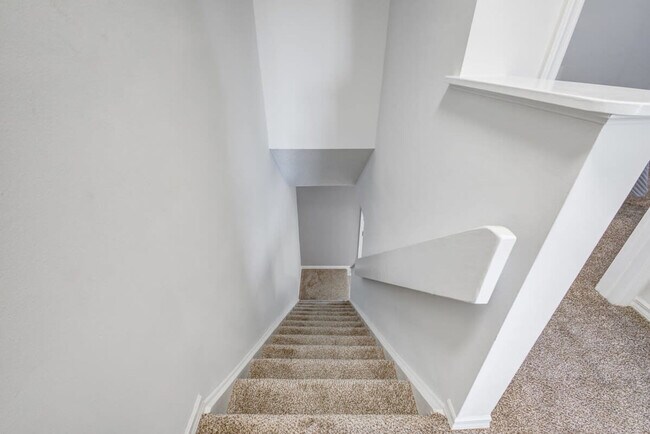 Building Photo - 603 Shorewood Dr