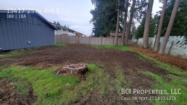Building Photo - 15417 25th Ave E
