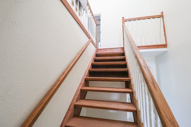 Building Photo - $1,655 / 2 Bed / 2 Bath / 1,150 sqft REMOD...