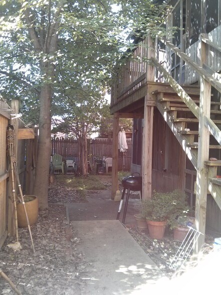 Building Photo - 2425 Ontario Rd NW
