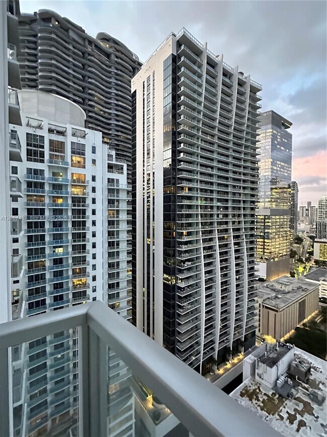 Building Photo - 1060 Brickell Ave