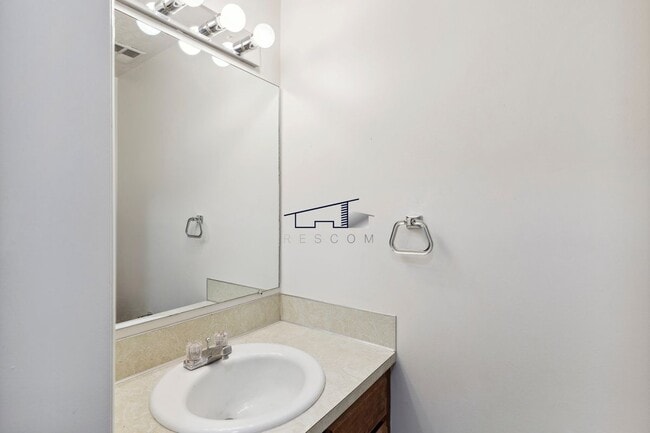 Building Photo - 281 Pheasantbrook Dr