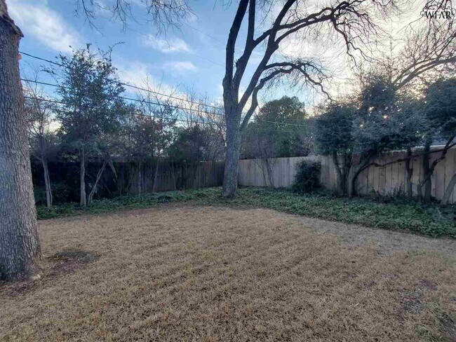 Building Photo - 2409 Martin St
