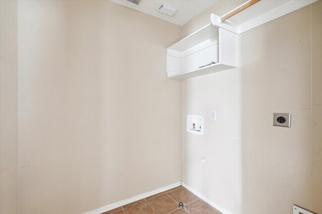 Building Photo - 14307 Mirkwood Ln