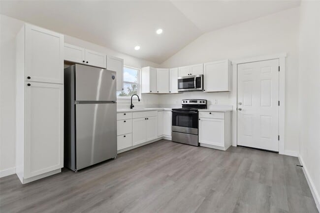 Building Photo - 1087 Schubert Ln