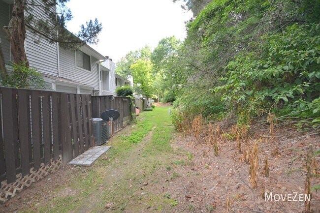 Building Photo - 7223 Sandy Creek Dr