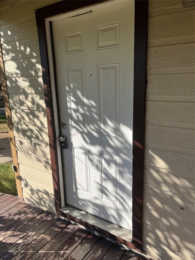 Building Photo - 111 7th St