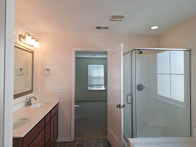 Building Photo - Superb Home Located in the Catawba Hills Neighborhood!