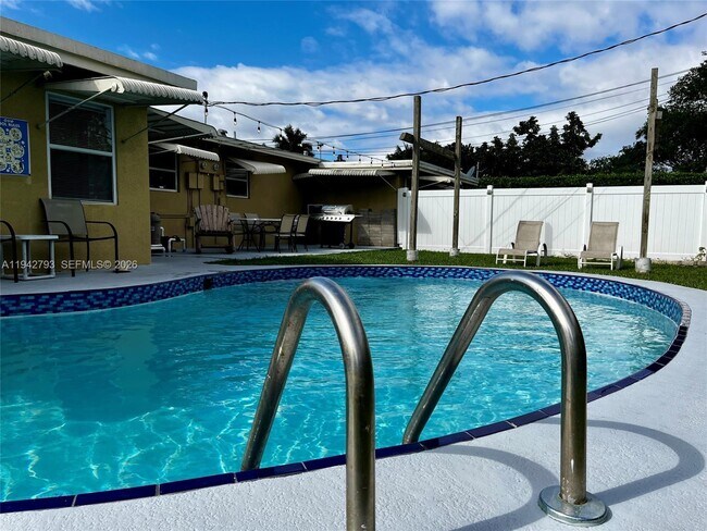 Building Photo - 2678 NW 65th Ave