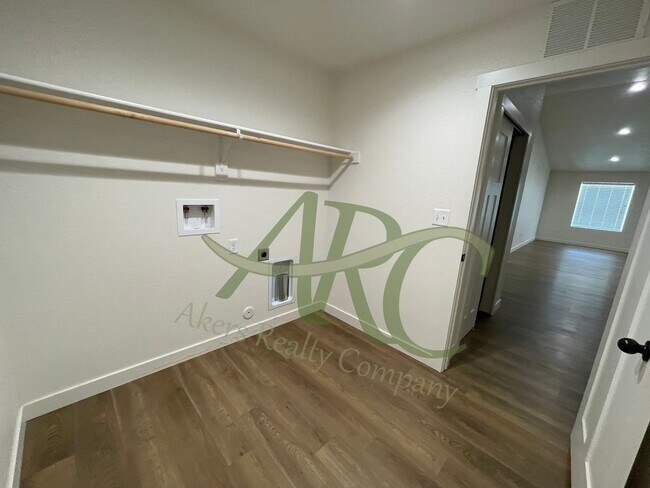Building Photo - 968-970 S Coral Pl