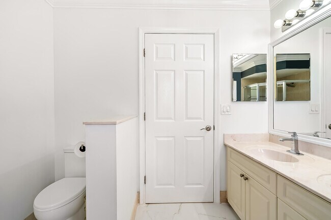 Building Photo - 2962 SW Coastal Terrace