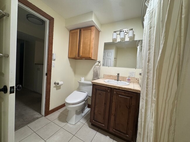 Building Photo - 422 E 200 N