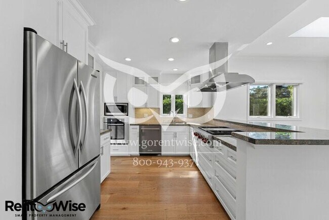 Building Photo - Short term lease only