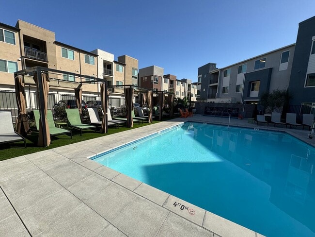 Building Photo - Brand New 1 bedroom, 1 bath Townhome with 2 car tandem garage for lease