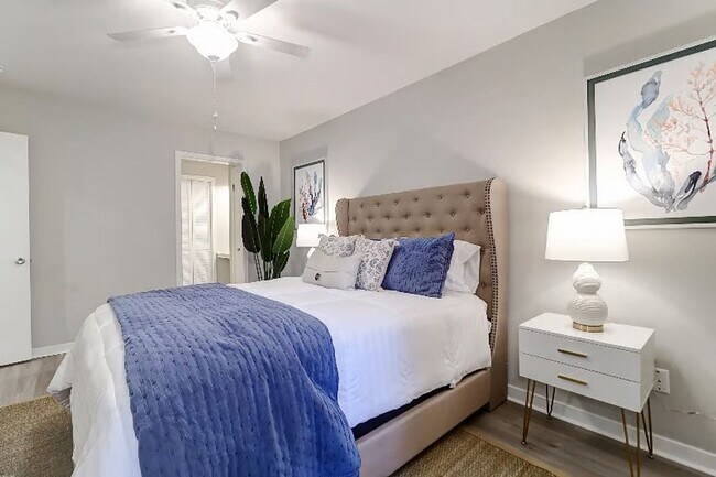 Building Photo - 2BD/2BA Town Home Mount Pleasant Fully Furnished - Available Feb 1st, 2026 LEASE TERM NEGOTIABLE