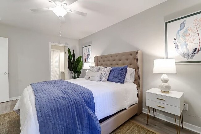 Building Photo - 2BD/2BA Town Home Mount Pleasant Fully Furnished - Available May 1st, 2026