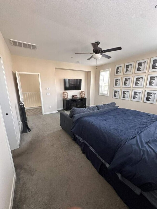 Building Photo - Stylish 4BR/3BA Home in Rosetta Canyon wit...